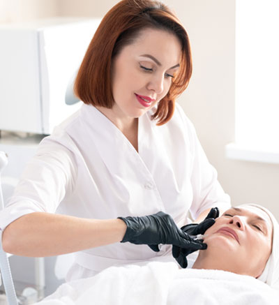 Abu Dhabi: ‘Hero’ Covid-19 survivor returns to frontline after 450 days-long recovery